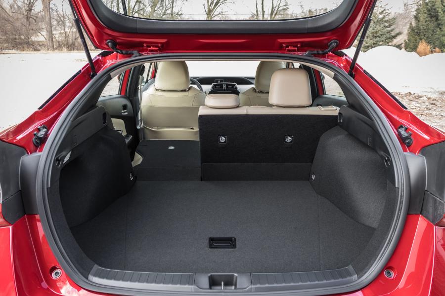 Багажник Toyota Prius XLE AWD-e 2019 года  (NA) (фото 14 из 40)